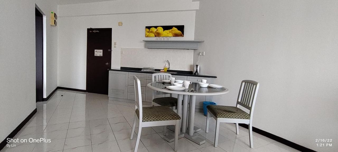 Sea View Paradise Apartment Tanjung Bungah  Bagian luar foto