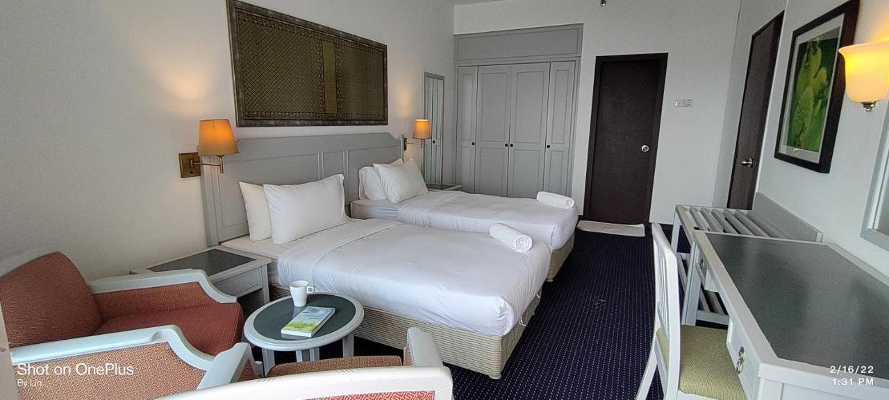 Sea View Paradise Apartment Tanjung Bungah  Bagian luar foto