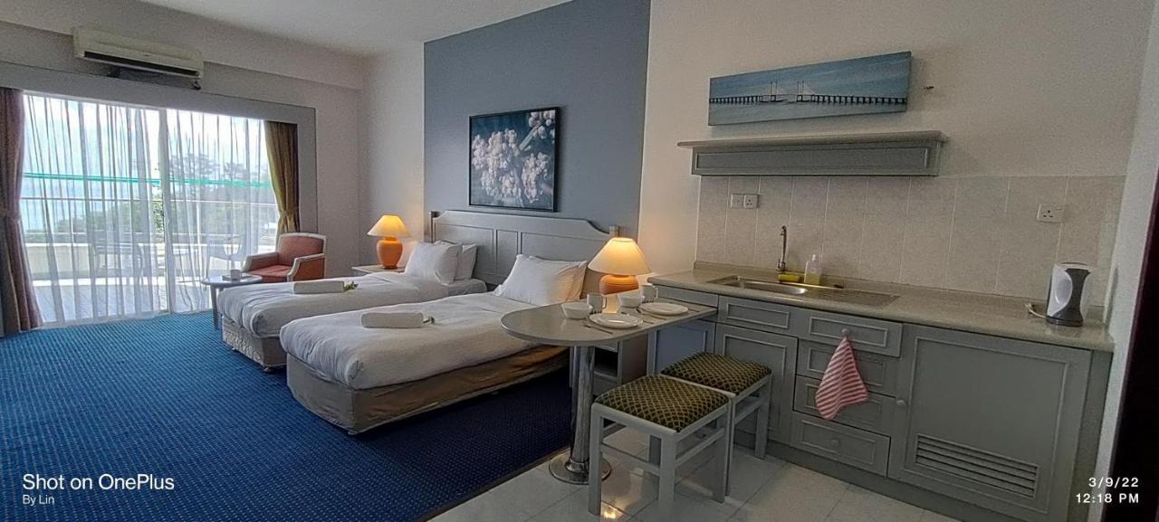 Sea View Paradise Apartment Tanjung Bungah  Bagian luar foto