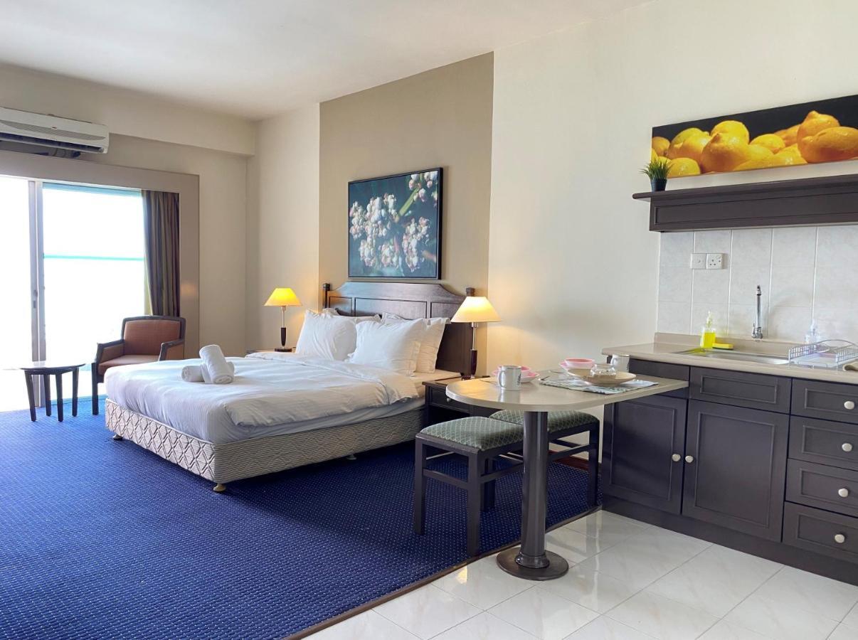 Sea View Paradise Apartment Tanjung Bungah  Bagian luar foto